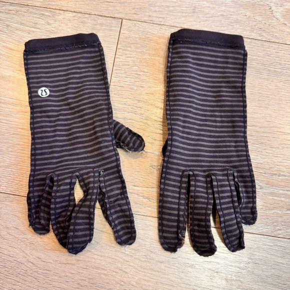 lululemon athletica Accessories - Lululemon Run With Me Gloves Mini Hyper Stripe Black / Black Rulu Fabric